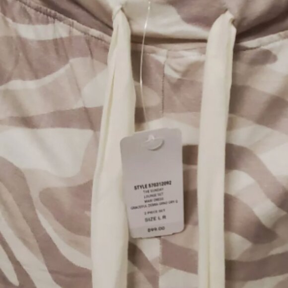 NWOT L Soma Weekend Sunday Graceful Zebra Grand Gray Lounge Top and Pant - Picture 8 of 8